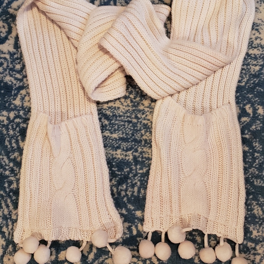 Bath & Body Works Scarf with Pockets